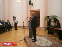 В Азербайджане театральным деятелям вручены почетные нагрудные знаки (ФОТО)