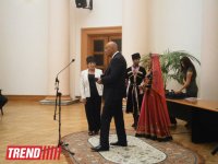 В Азербайджане театральным деятелям вручены почетные нагрудные знаки (ФОТО)