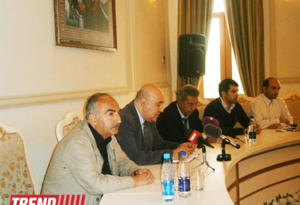 PEN-клуб Азербайджана реализует новый проект: пресс-конференция Чингиза Абдуллаева и Натига Расулзаде (фото)