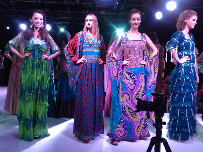 Фахрия Халафова приняла участие в Евразийском  фестивале одежды "Шёлковый путь - 2013" (фото)