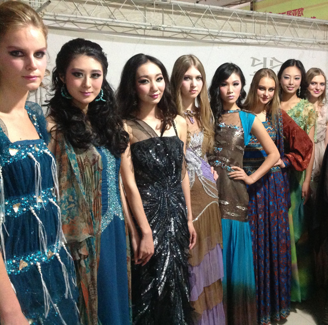 Фахрия Халафова приняла участие в Евразийском  фестивале одежды "Шёлковый путь - 2013" (фото)
