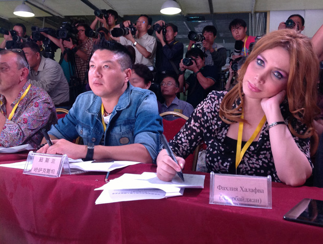 Фахрия Халафова приняла участие в Евразийском  фестивале одежды "Шёлковый путь - 2013" (фото)