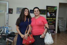 Выставка "Привлекательные цвета" стала праздником для талантливых художников -  Гюльнара Халилова (фото)