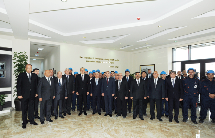 Ильхам Алиев принял участие в церемонии сдачи в эксплуатацию электрической подстанции в Низаминском районе Баку (ФОТО)