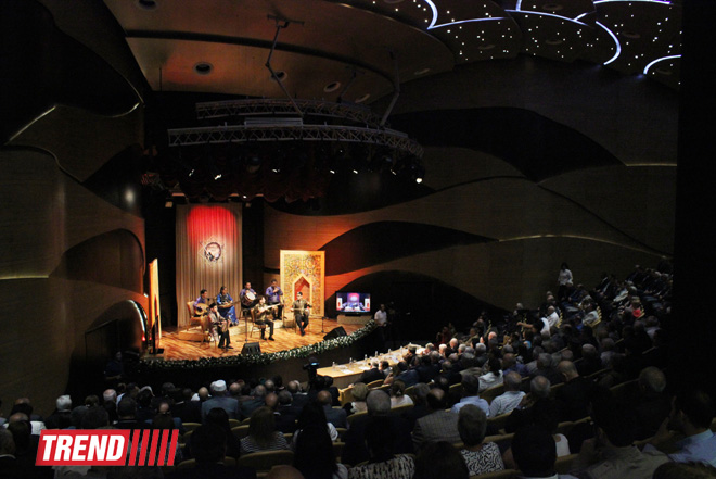 "Эйнулла Джабраилов прославился как вдохновенный исполнитель ашугских напевов" - конкурс мугама (фото)