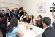 Первая леди Азербайджана приняла участие в церемонии открытия нового жилого здания для выпускников интернатов и детских садов (версия 3) (ФОТО)