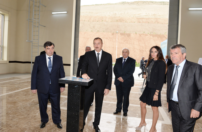 Президент Азербайджана и его супруга приняли участие в церемонии открытия ряда крупных объектов в Шабранском районе (ФОТО)