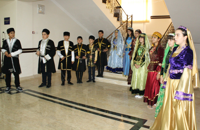 В Баку прошло мероприятие, посвященное Расулу Гамзатову (фото)