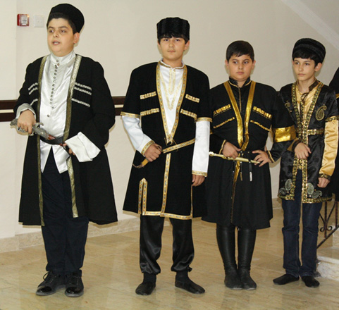 В Баку прошло мероприятие, посвященное Расулу Гамзатову (фото)