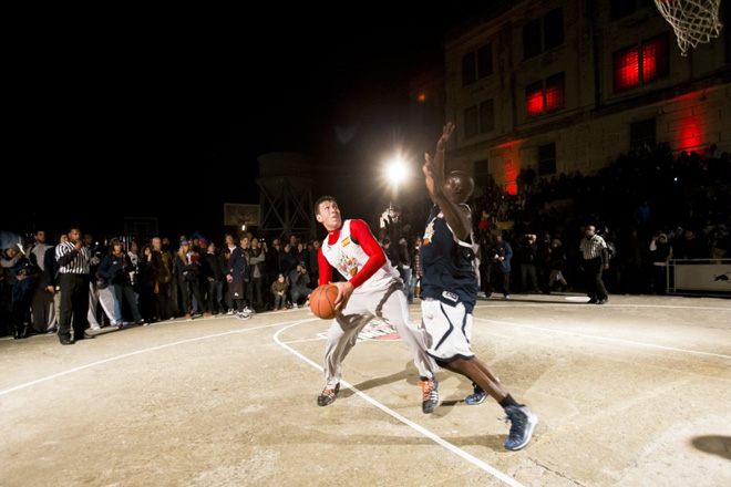 Азербайджанский спортсмен принял участие в "Битве королей" в тюрьме Алькатрас (фото)