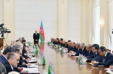 Под председательством Ильхама Алиева состоялось заседание правительства по итогам 9 месяцев 2013 года и предстоящим задачам (ФОТО)