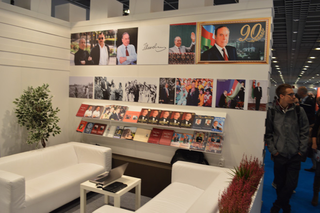 Азербайджан представлен на крупнейшей книжной ярмарке мира Frankfurter Buchmesse (фото)