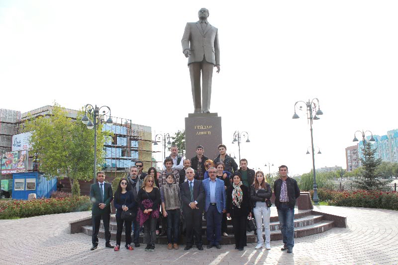 Азербайджанский ТЮЗ провел гастроли в городах России (фото)