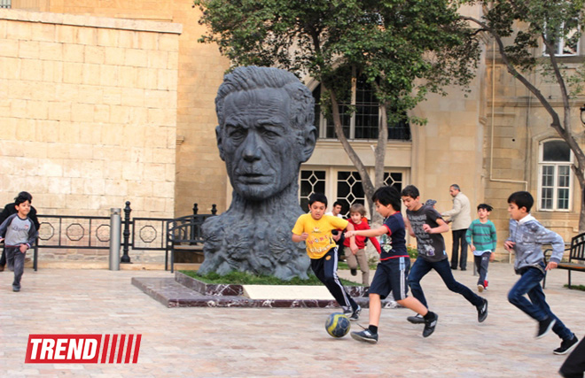 Алиага Вахид и детский футбол в Ичери Шехер (фотосессия)