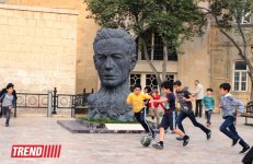 Алиага Вахид и детский футбол в Ичери Шехер (фотосессия)