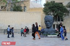 Алиага Вахид и детский футбол в Ичери Шехер (фотосессия)