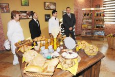 Президент Азербайджана принял участие в открытии хлебозавода и парка в Хатаинском районе Баку (ФОТО)