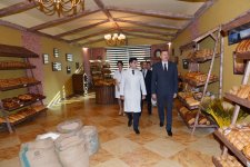 Президент Азербайджана принял участие в открытии хлебозавода и парка в Хатаинском районе Баку (ФОТО)