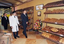 Президент Азербайджана принял участие в открытии хлебозавода и парка в Хатаинском районе Баку (ФОТО)