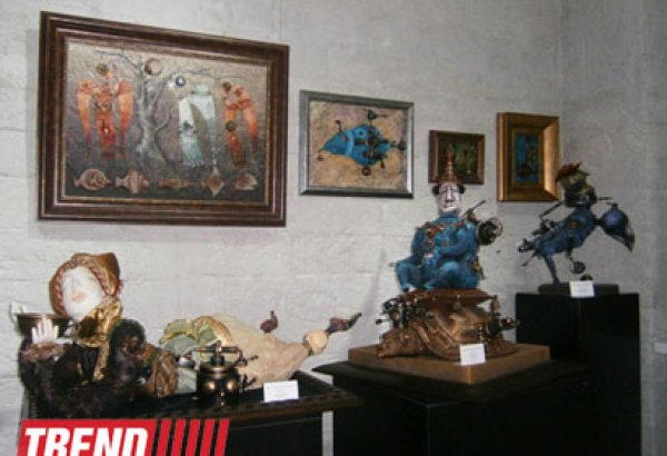 В Баку открылась выставка "Эспрессо по-марсиански": кукольные фантазии на тему о жизни на Марсе (фото)