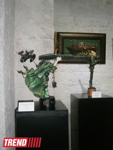 В Баку открылась выставка "Эспрессо по-марсиански": кукольные фантазии на тему о жизни на Марсе (фото)