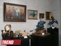 В Баку открылась выставка "Эспрессо по-марсиански": кукольные фантазии на тему о жизни на Марсе (фото)