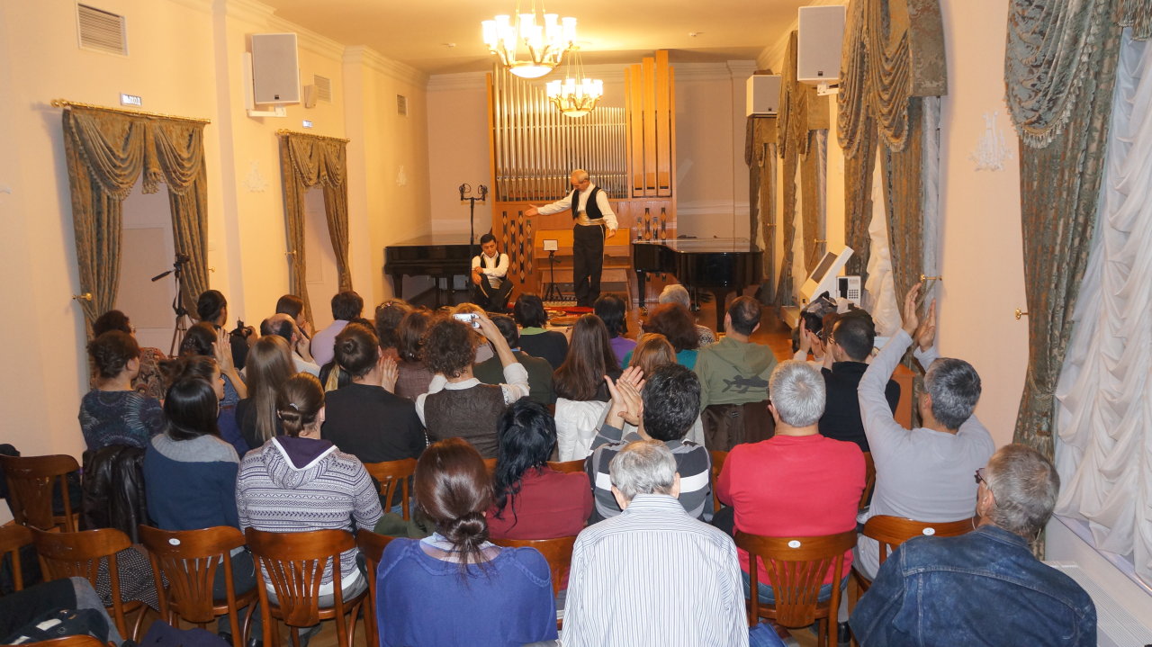 Звуковые возможности азербайджанского тара представлены на международном круглом столе в Москве (фото)