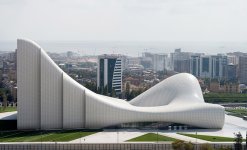 Новая фотосессия здания Центра Гейдара Алиева