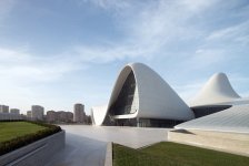 Новая фотосессия здания Центра Гейдара Алиева