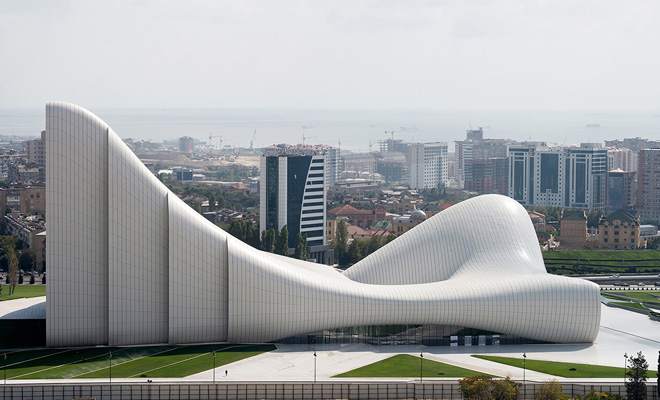 Новая фотосессия здания Центра Гейдара Алиева