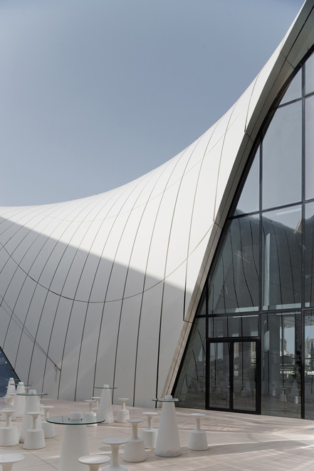 Новая фотосессия здания Центра Гейдара Алиева