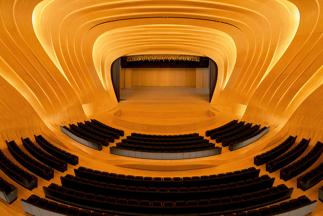 Новая фотосессия здания Центра Гейдара Алиева