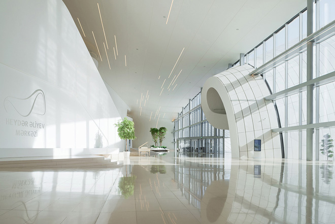 Новая фотосессия здания Центра Гейдара Алиева