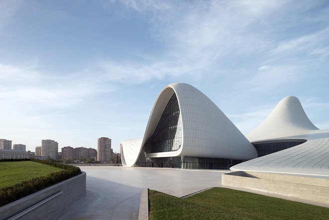 Новая фотосессия здания Центра Гейдара Алиева