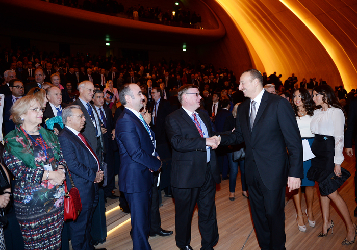 Президент Ильхам Алиев: Баку превратился в один из центров  международного сотрудничества (версия 3) (ФОТО)