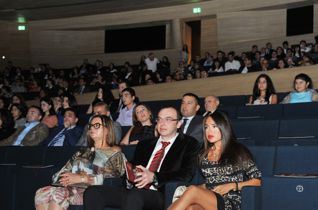 Лейла Алиева посмотрела оперу "Сибирь" итальянского композитора Умберто Джордано в Центре Гейдара Алиева (ФОТО)