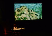 Пространство Современного Искусства "YARAT!" представило лекцию известной художницы Таус Махачевой "Взгляд на горцев, взгляд с гор" (ФОТО)