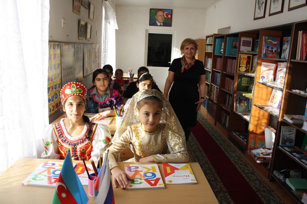 В одном из детских домов Баку преподают русский язык и изобразительное искусство (ФОТО)