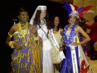 Ирада Балаханова в национальной одежде на конкурсе красоты в Африке (ФОТО)