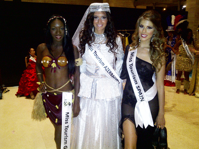 Ирада Балаханова в национальной одежде на конкурсе красоты в Африке (ФОТО)