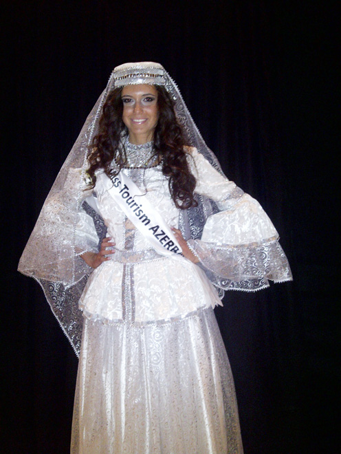 Ирада Балаханова в национальной одежде на конкурсе красоты в Африке (ФОТО)