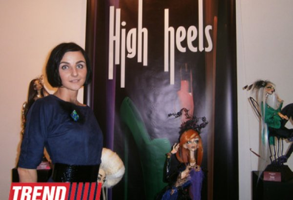 "Высокие каблуки" мастера из Беларуси на Бакинском биеннале кукол (ФОТО)