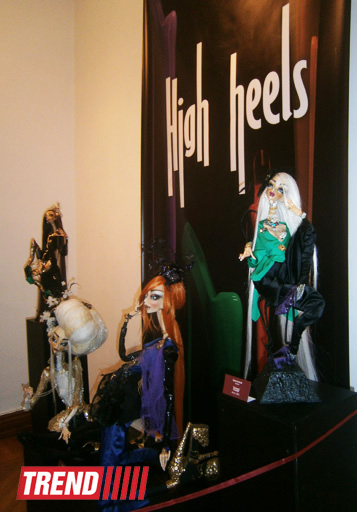 "Высокие каблуки" мастера из Беларуси на Бакинском биеннале кукол (ФОТО)