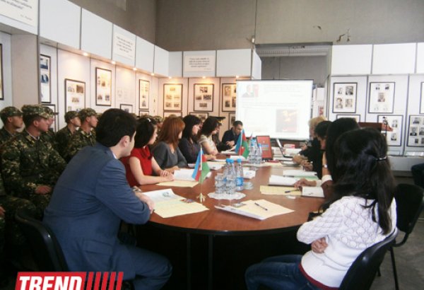 В Баку прошло мероприятие, посвященное Дню государственного флага и Дню Конституции (ФОТО)