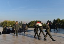 Президент Азербайджана посетил Мавзолей Ататюрка (ФОТО)