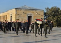 Президент Азербайджана посетил Мавзолей Ататюрка (ФОТО)