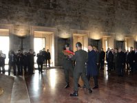 Президент Азербайджана посетил Мавзолей Ататюрка (ФОТО)