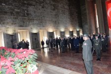 Президент Азербайджана посетил Мавзолей Ататюрка (ФОТО)