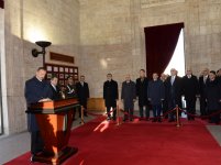 Президент Азербайджана посетил Мавзолей Ататюрка (ФОТО)