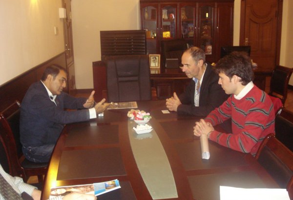 Директор азербайджанского театра встретился с режиссером из Великобритании (ФОТО)